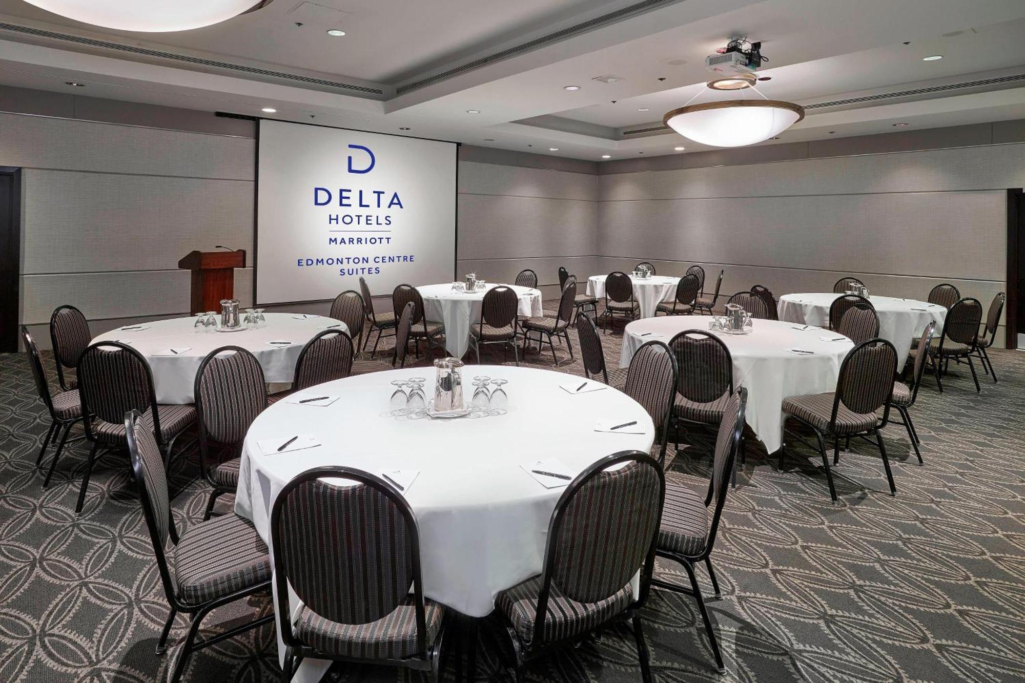 Delta Hotels By Marriott Edmonton Centre Suites מראה חיצוני תמונה