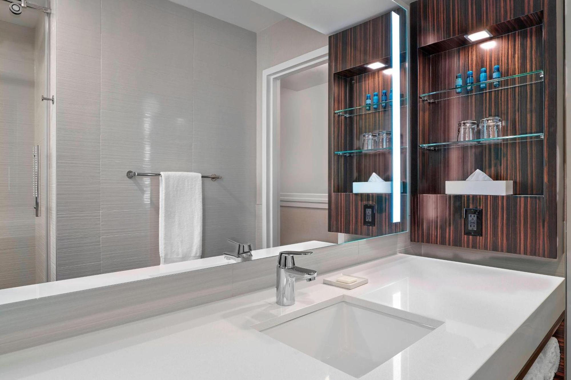 Delta Hotels By Marriott Edmonton Centre Suites מראה חיצוני תמונה