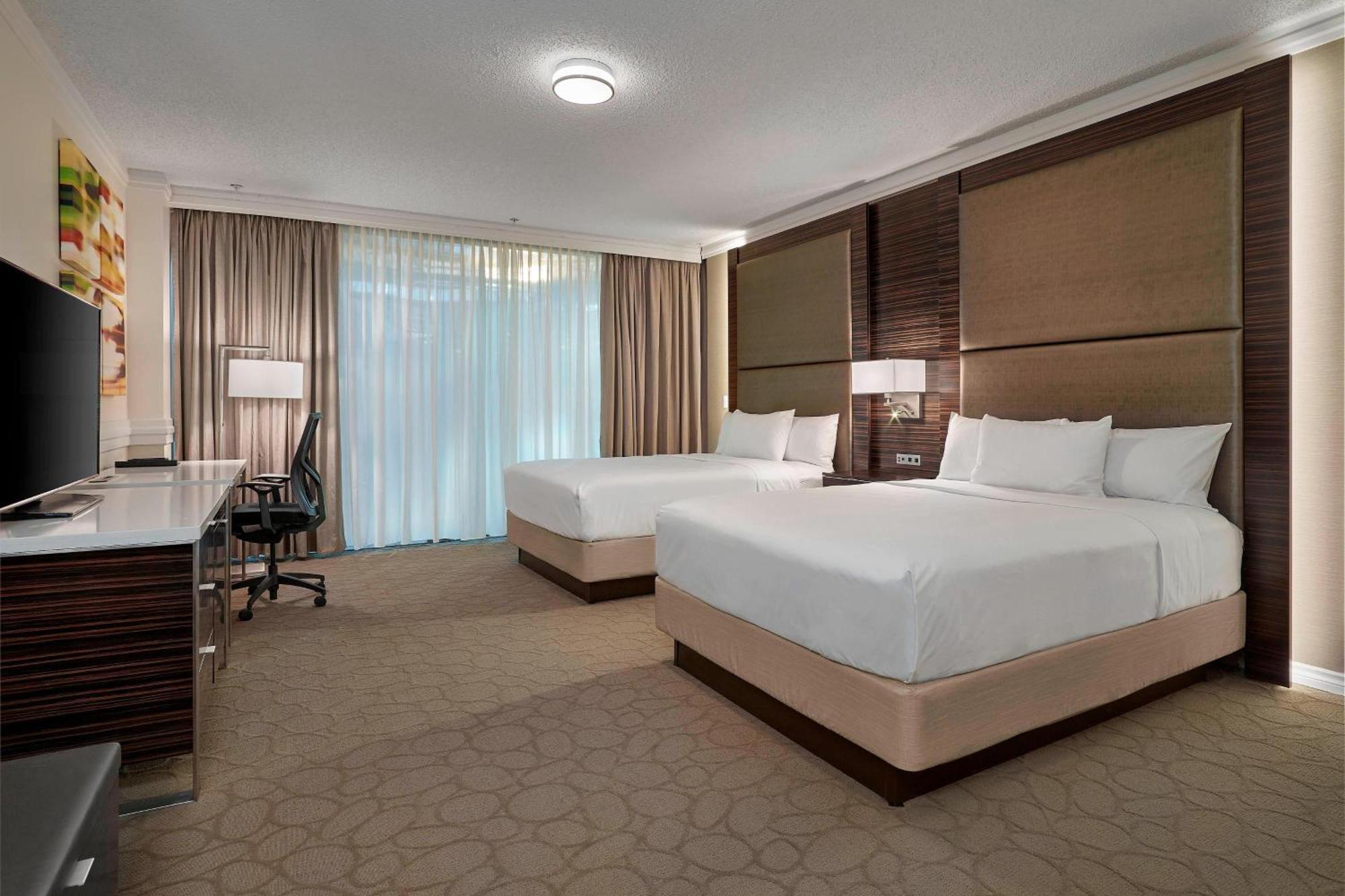 Delta Hotels By Marriott Edmonton Centre Suites מראה חיצוני תמונה