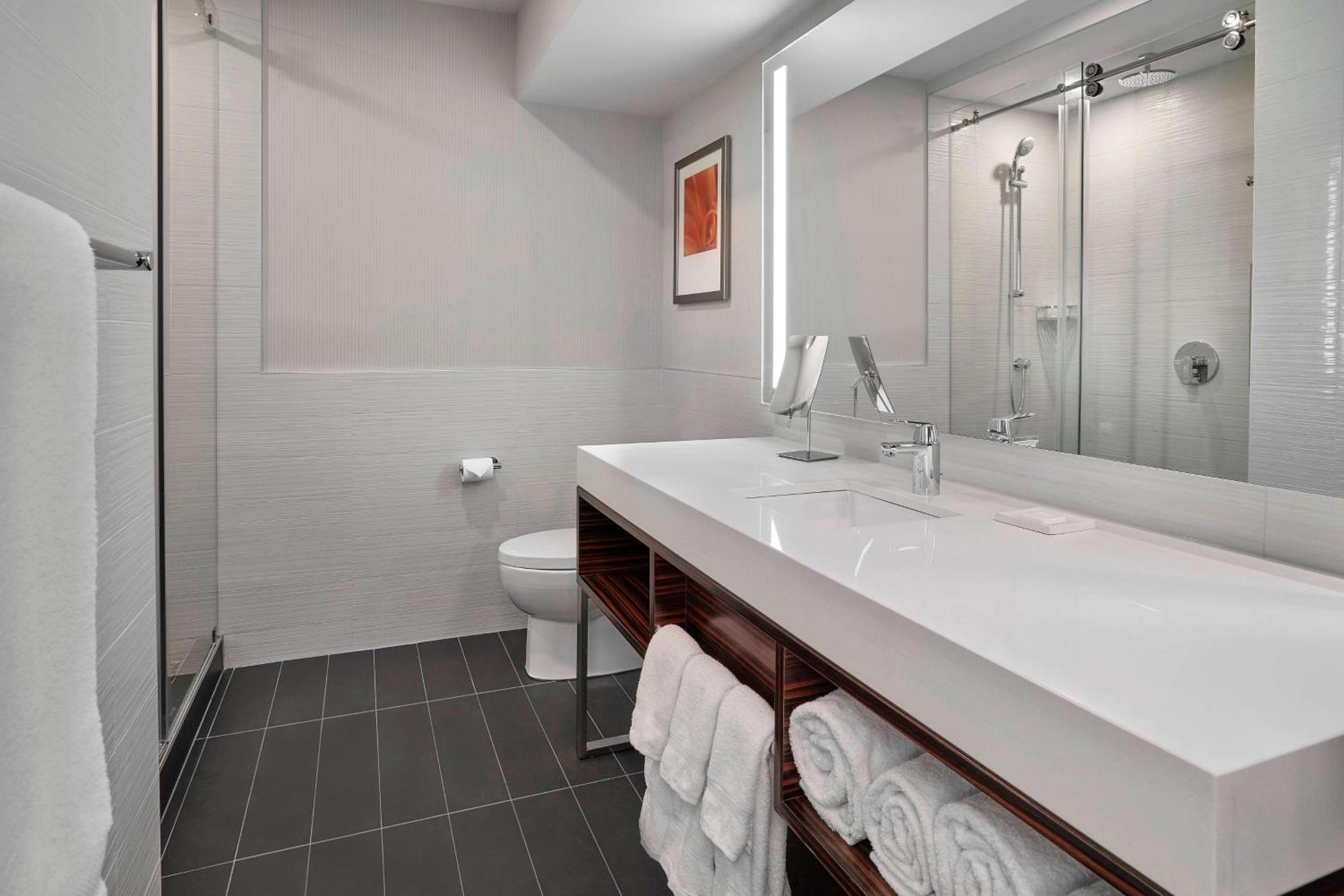 Delta Hotels By Marriott Edmonton Centre Suites מראה חיצוני תמונה